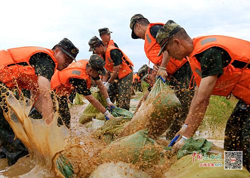 鄱阳湖畔抗洪勇士，实时直播守护家园美景